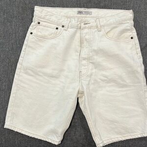Men Zara shorts white size 31!